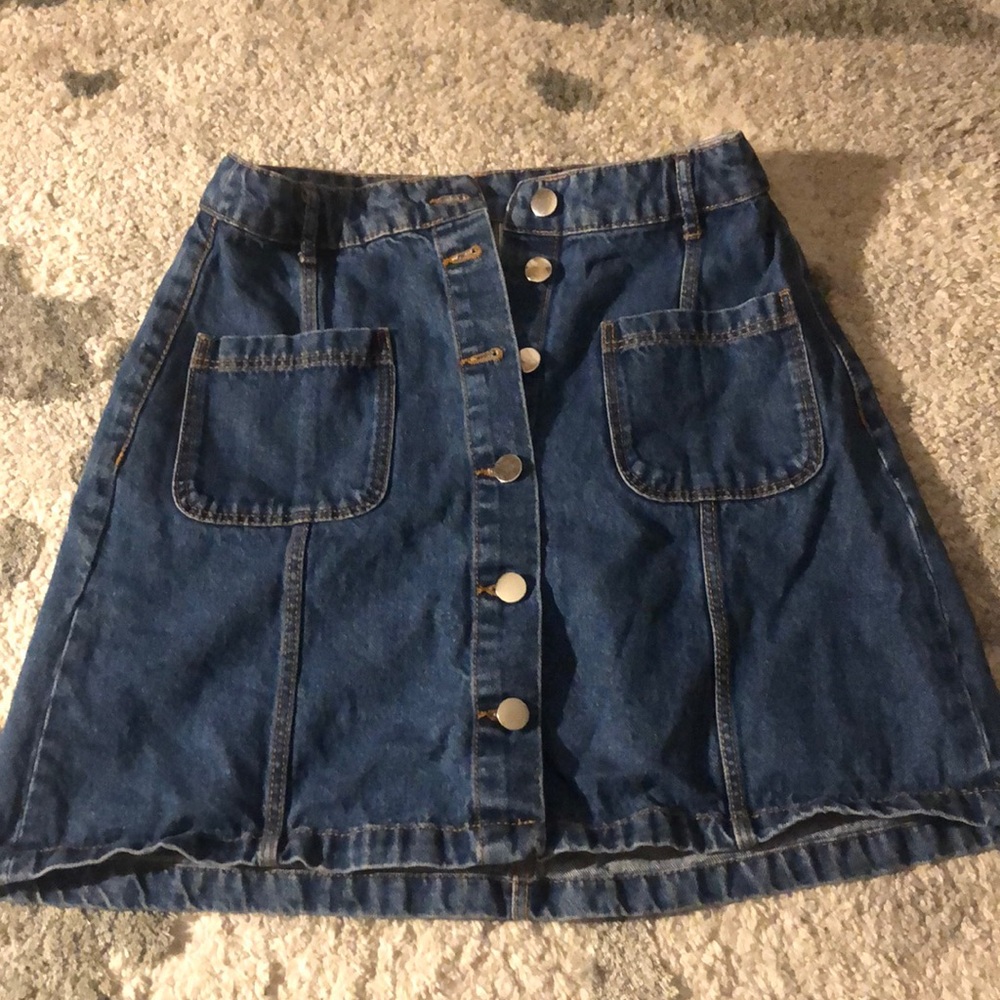 CUTE JEAN SKIRT!